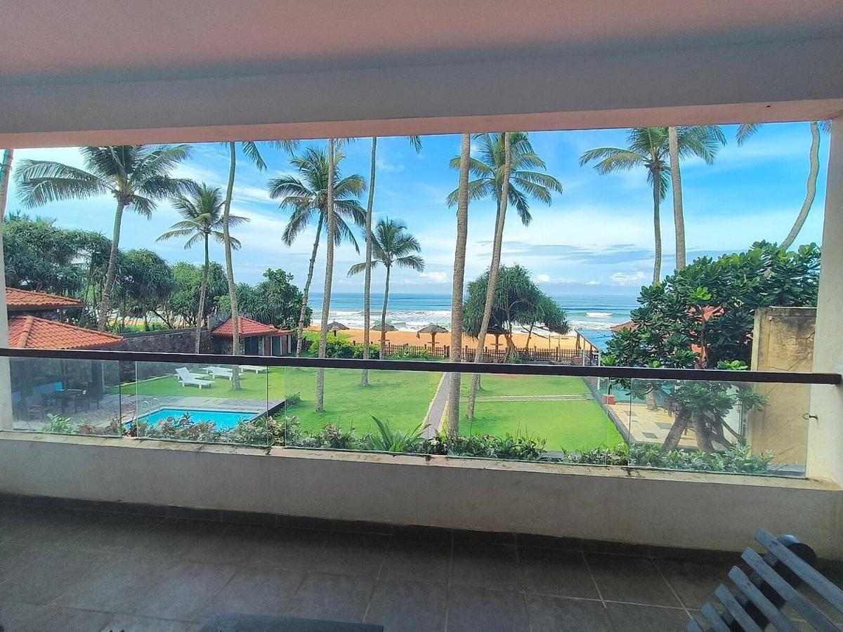 Blue Beach Hotel Wadduwa Esterno foto