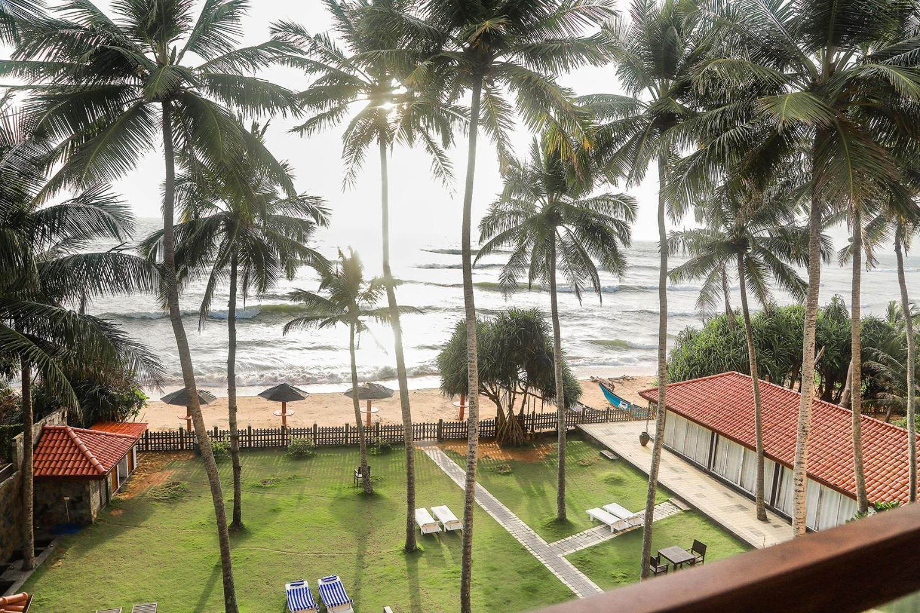 Blue Beach Hotel Wadduwa Esterno foto