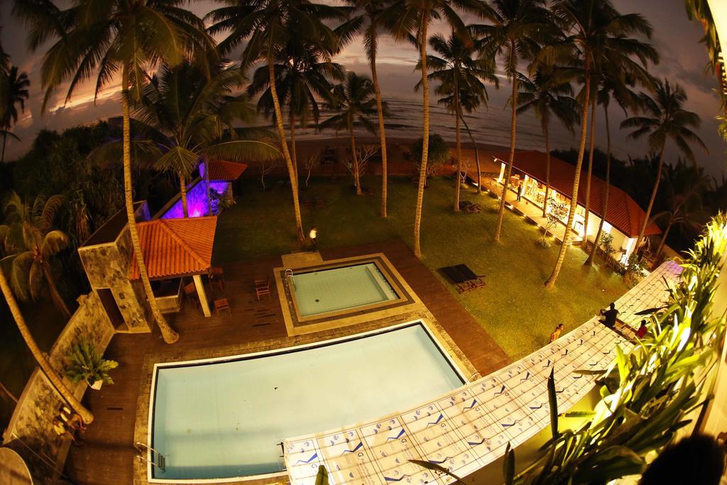 Blue Beach Hotel Wadduwa Esterno foto