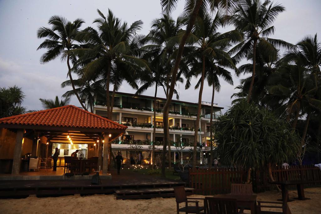 Blue Beach Hotel Wadduwa Esterno foto